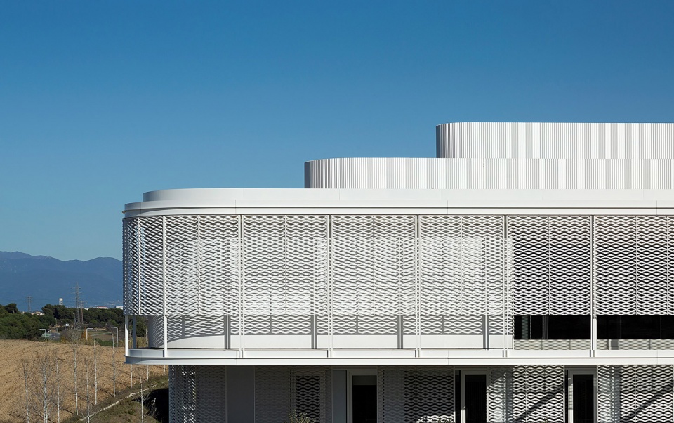 natura bisses new corporate headquarters by tdb arquitectura