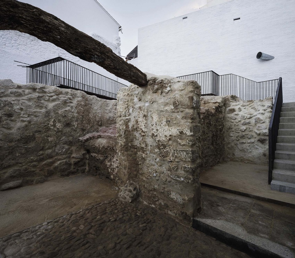 space aljibes viewpoint by waterscales arquitectos
