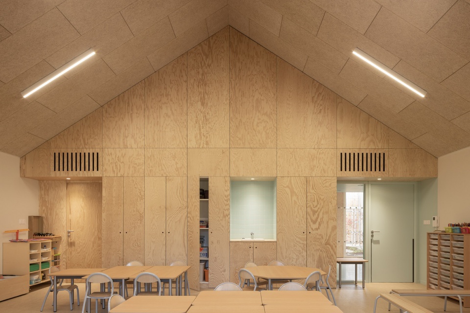 Construction of a three classes kindergarten in Saint Ouen Du Tilleul by ACAU Architectes