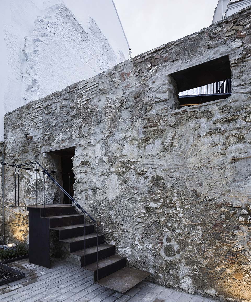 space aljibes viewpoint by waterscales arquitectos