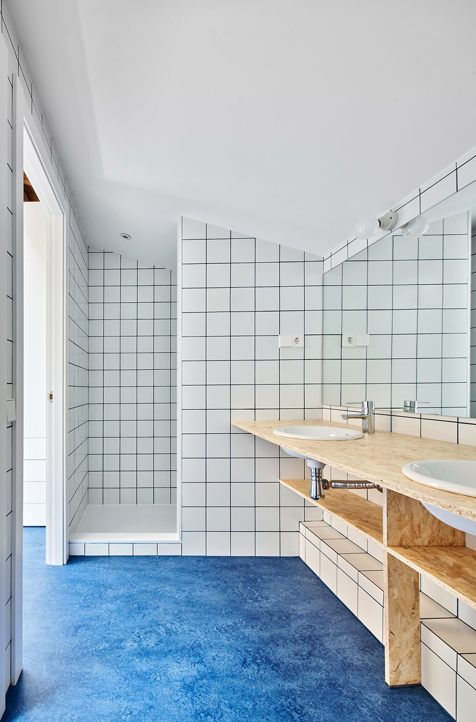 105JON Renovation of a House Between Dividing Walls Vallribera Arquitectes