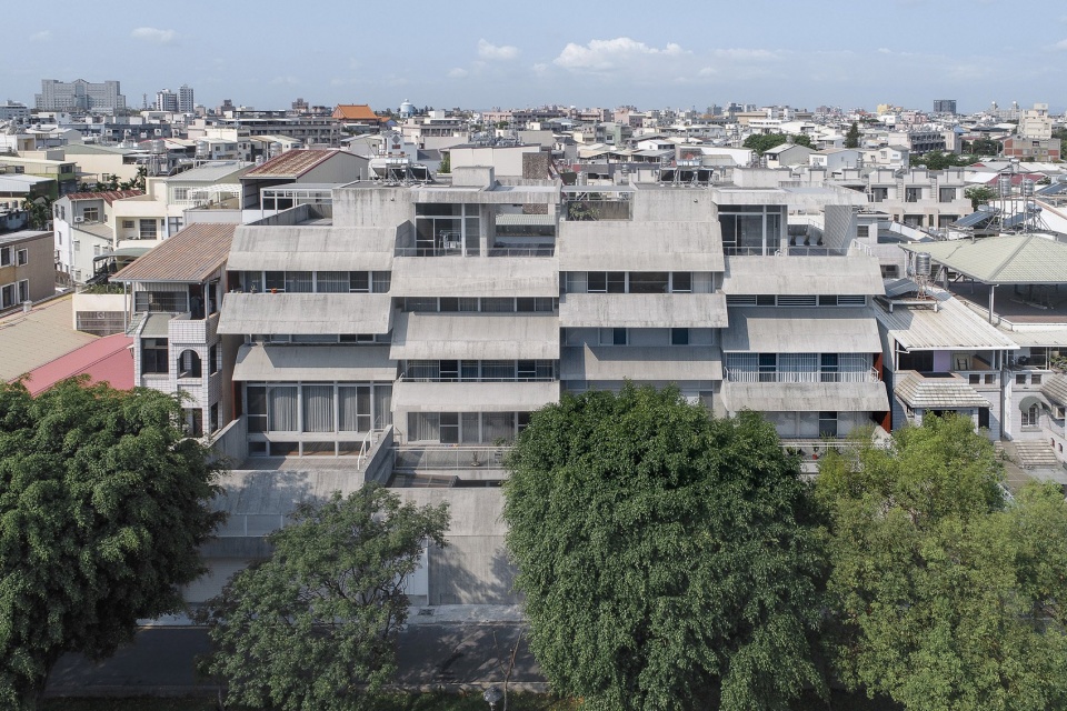 house of roofs by behet bondzio lin architekten