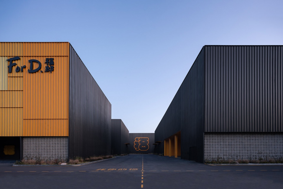 Renovation of the ForD warehouse China by say architects