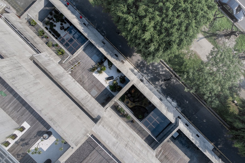 house of roofs by behet bondzio lin architekten