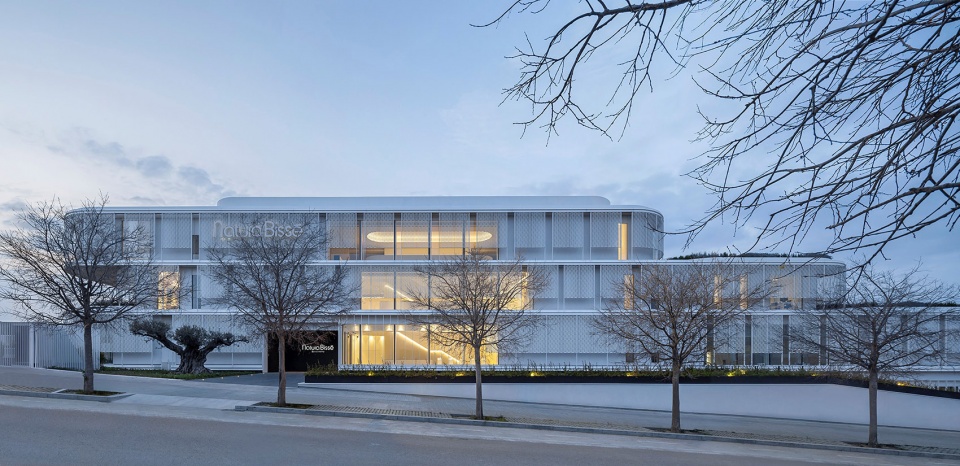 natura bisses new corporate headquarters by tdb arquitectura