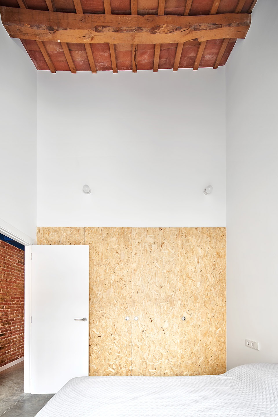 105JON Renovation of a House Between Dividing Walls Vallribera Arquitectes