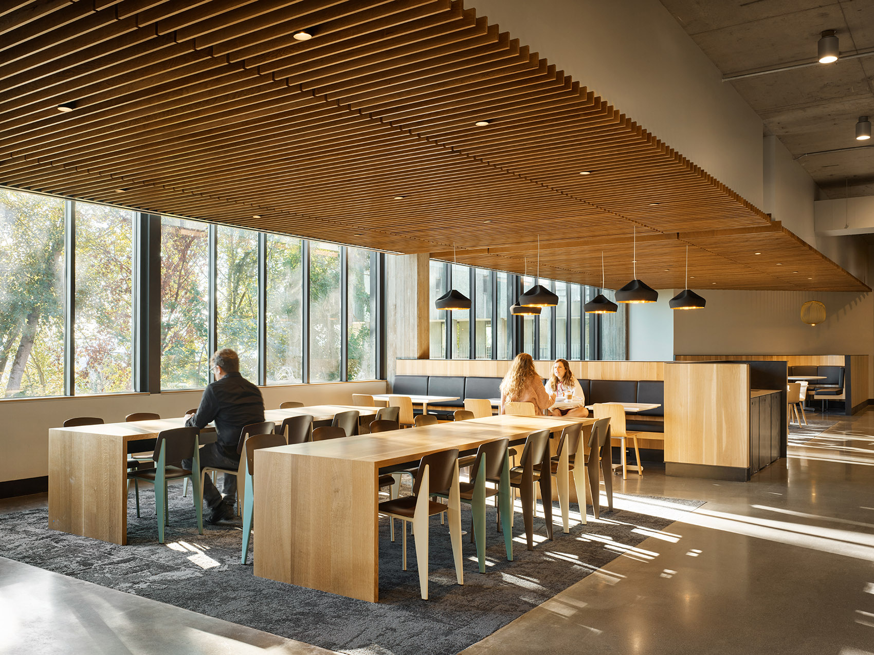 019 Center Table At North Campus Of University Of Washington By Graham Baba Architects 