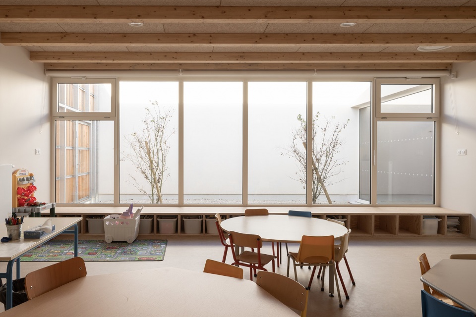 Construction of a three classes kindergarten in Saint Ouen Du Tilleul by ACAU Architectes