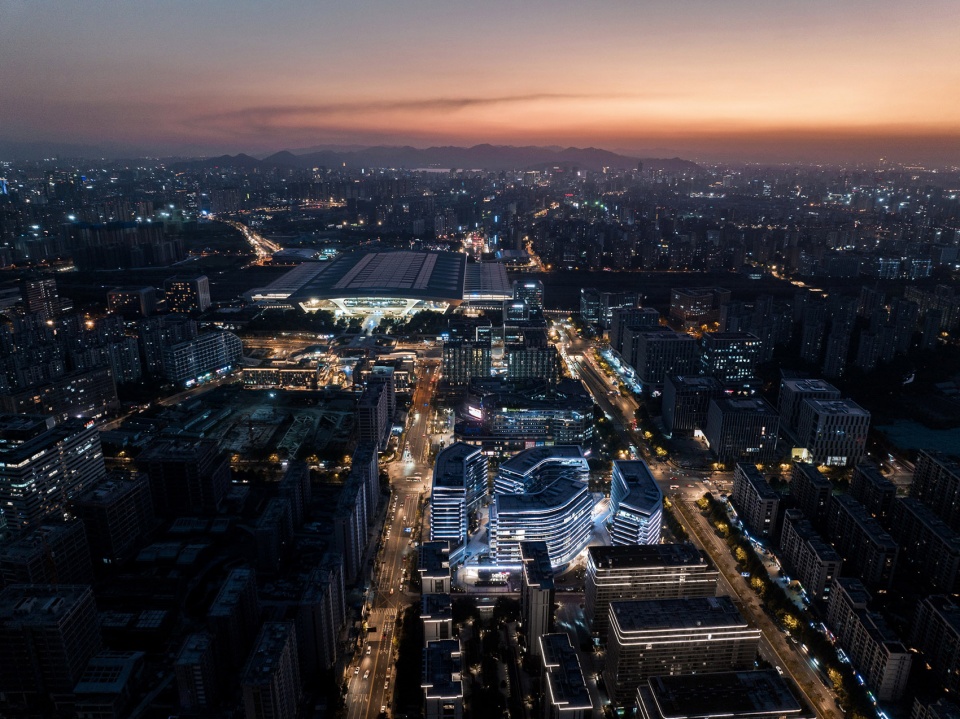 Hangzhou East Railway Station Garden International by GOA
