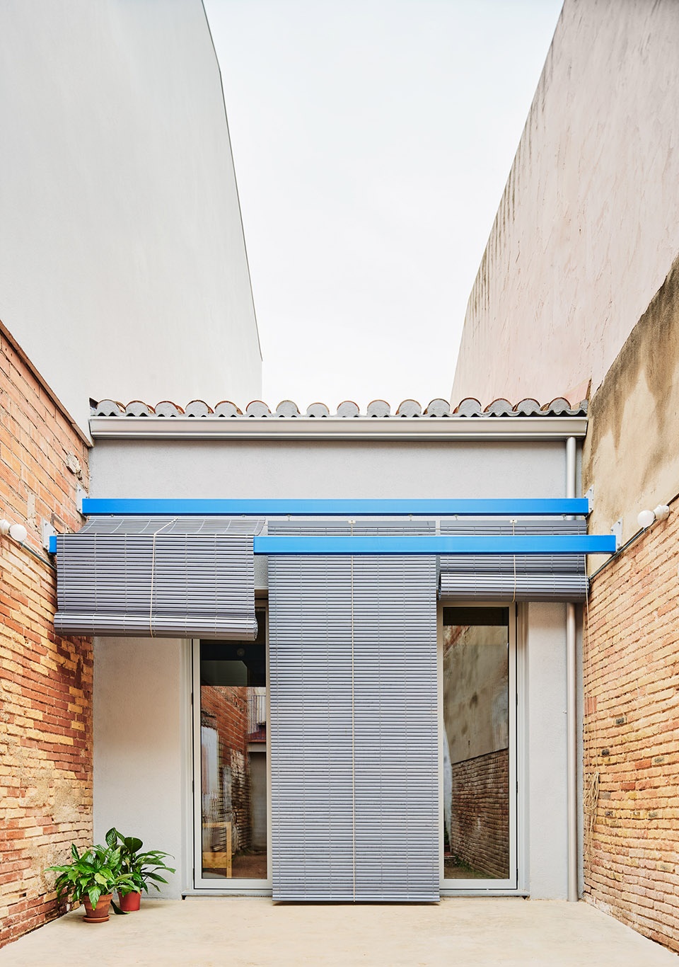 105JON Renovation of a House Between Dividing Walls Vallribera Arquitectes