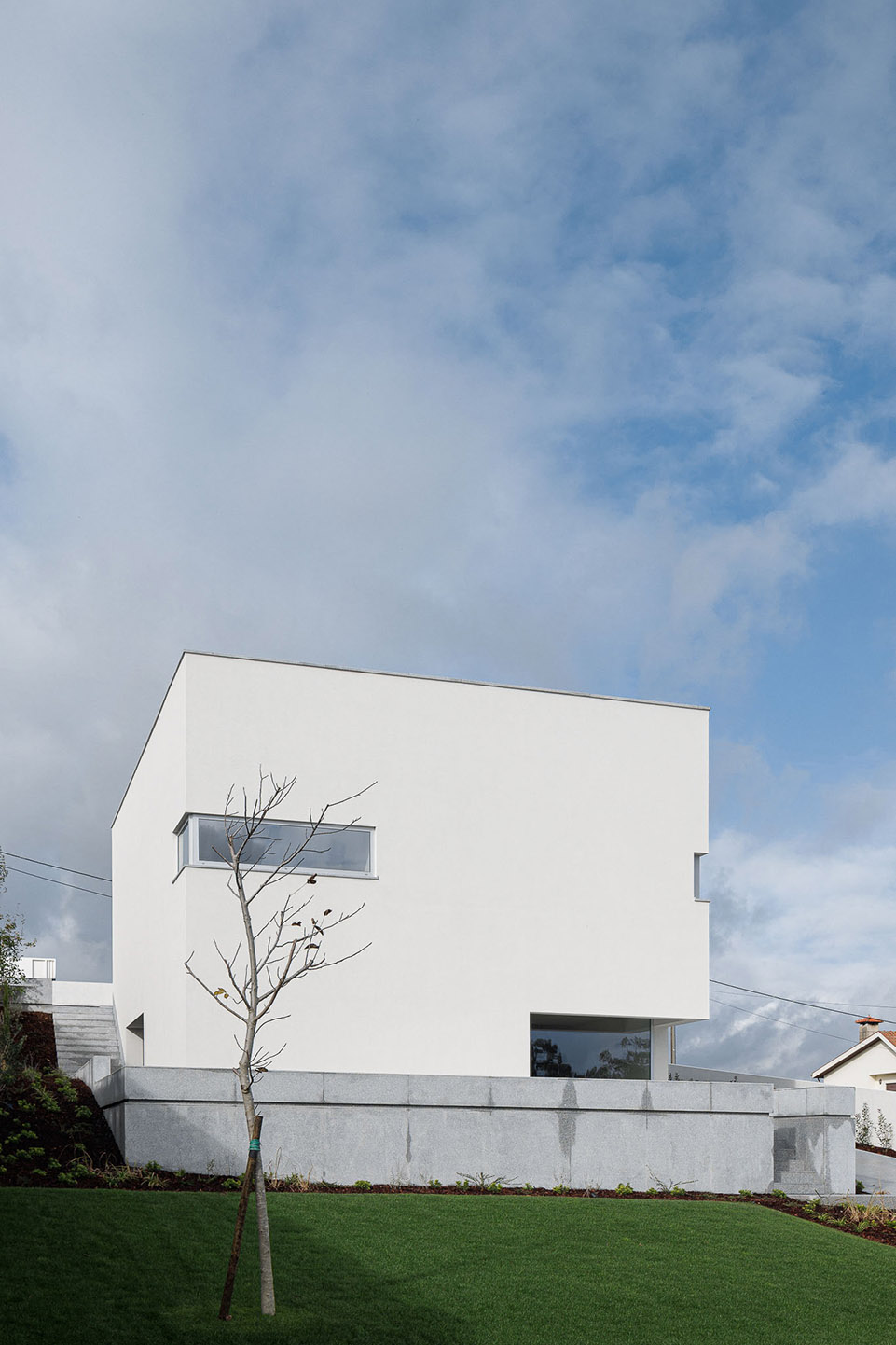 House in Santa Marinha by Helder da Rocha Arquitectos - 谷德设计网