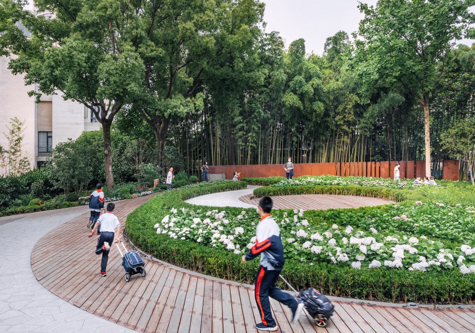Caojiadu Garden Renovation Shanghai by VIASCAPE design