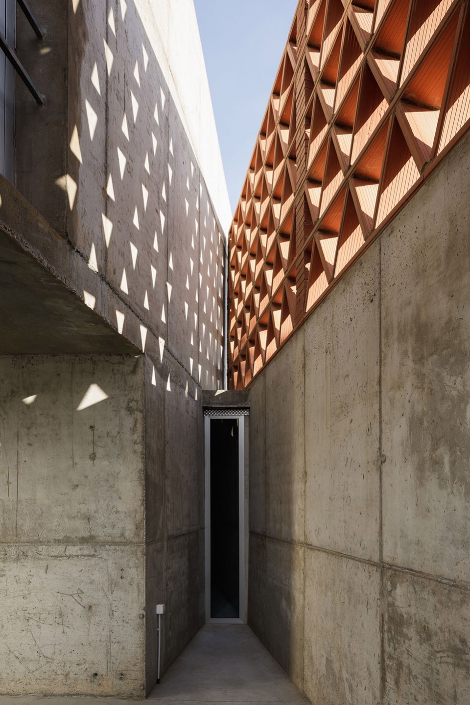 soledad sevilla artist studio by cayuelas arquitectos