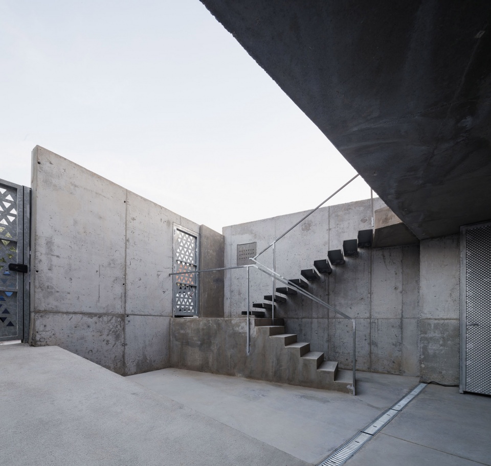 soledad sevilla artist studio by cayuelas arquitectos