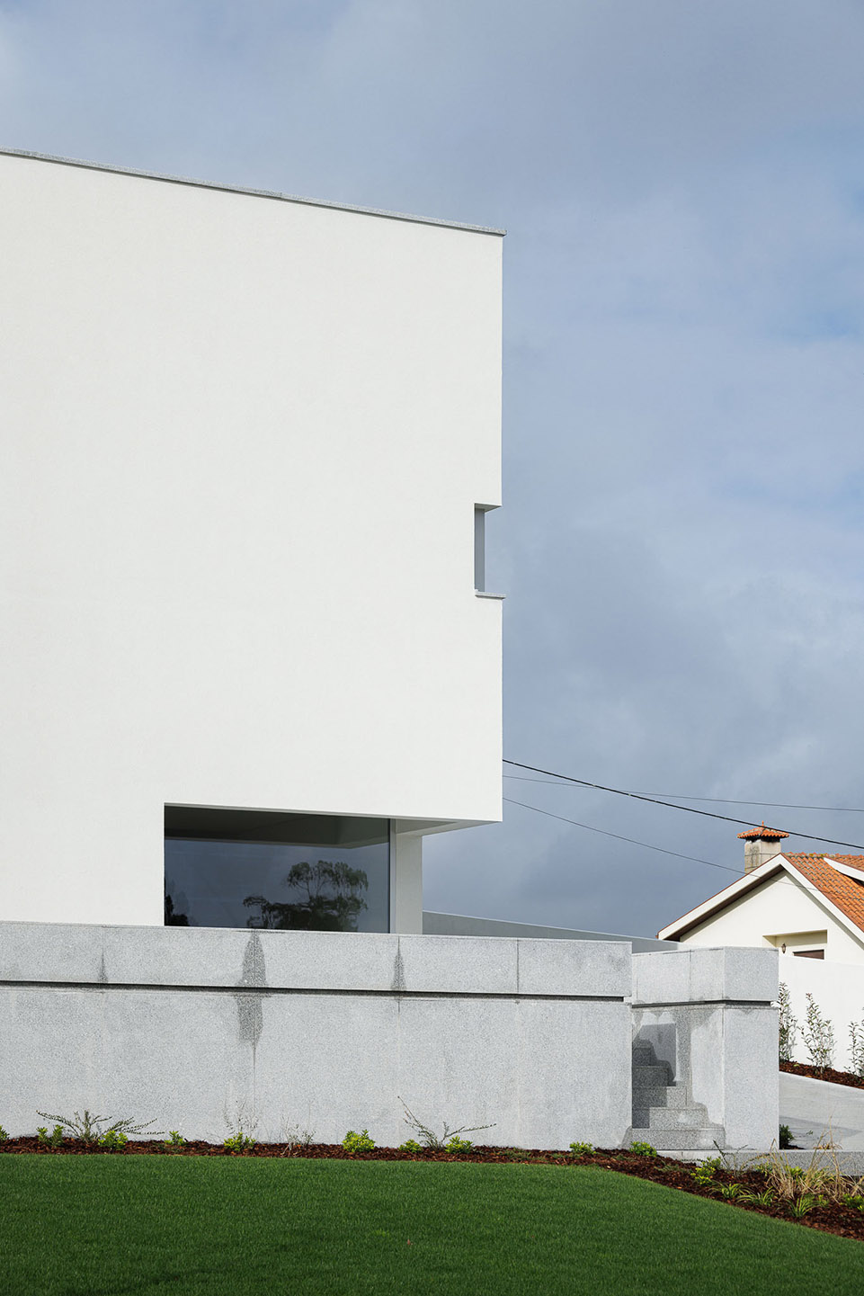 House in Santa Marinha by Helder da Rocha Arquitectos - 谷德设计网