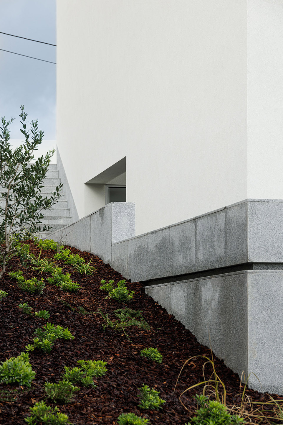 House in Santa Marinha by Helder da Rocha Arquitectos - 谷德设计网