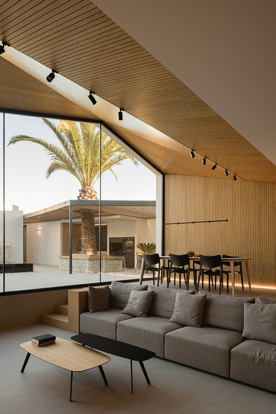 Home Refurbishment for Alejandro and Inma by Pablo Muñoz Payá ...