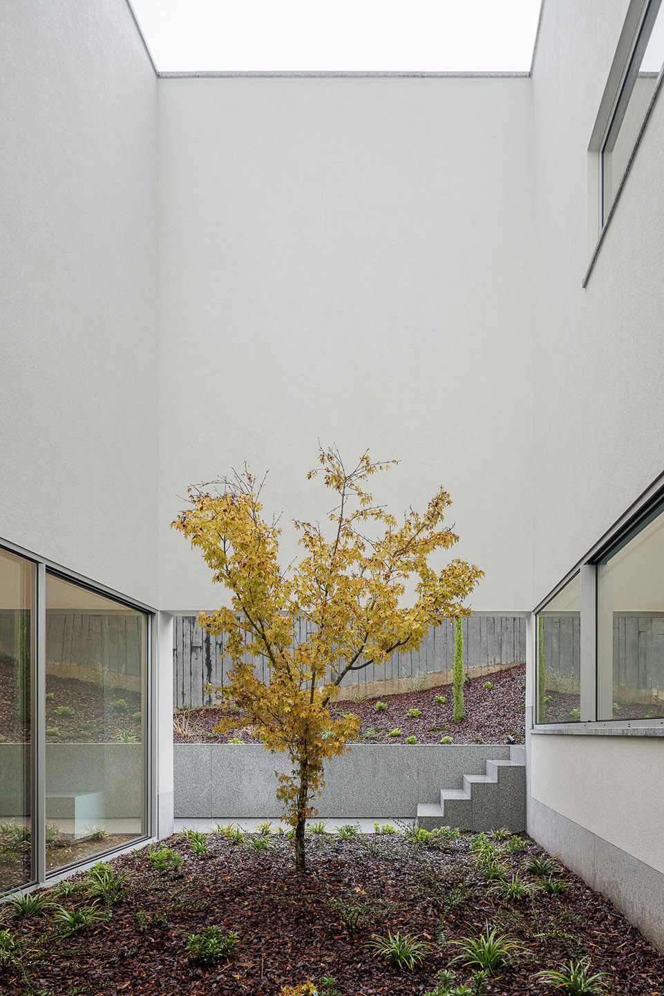 House in Santa Marinha by Helder da Rocha Arquitectos - 谷德设计网