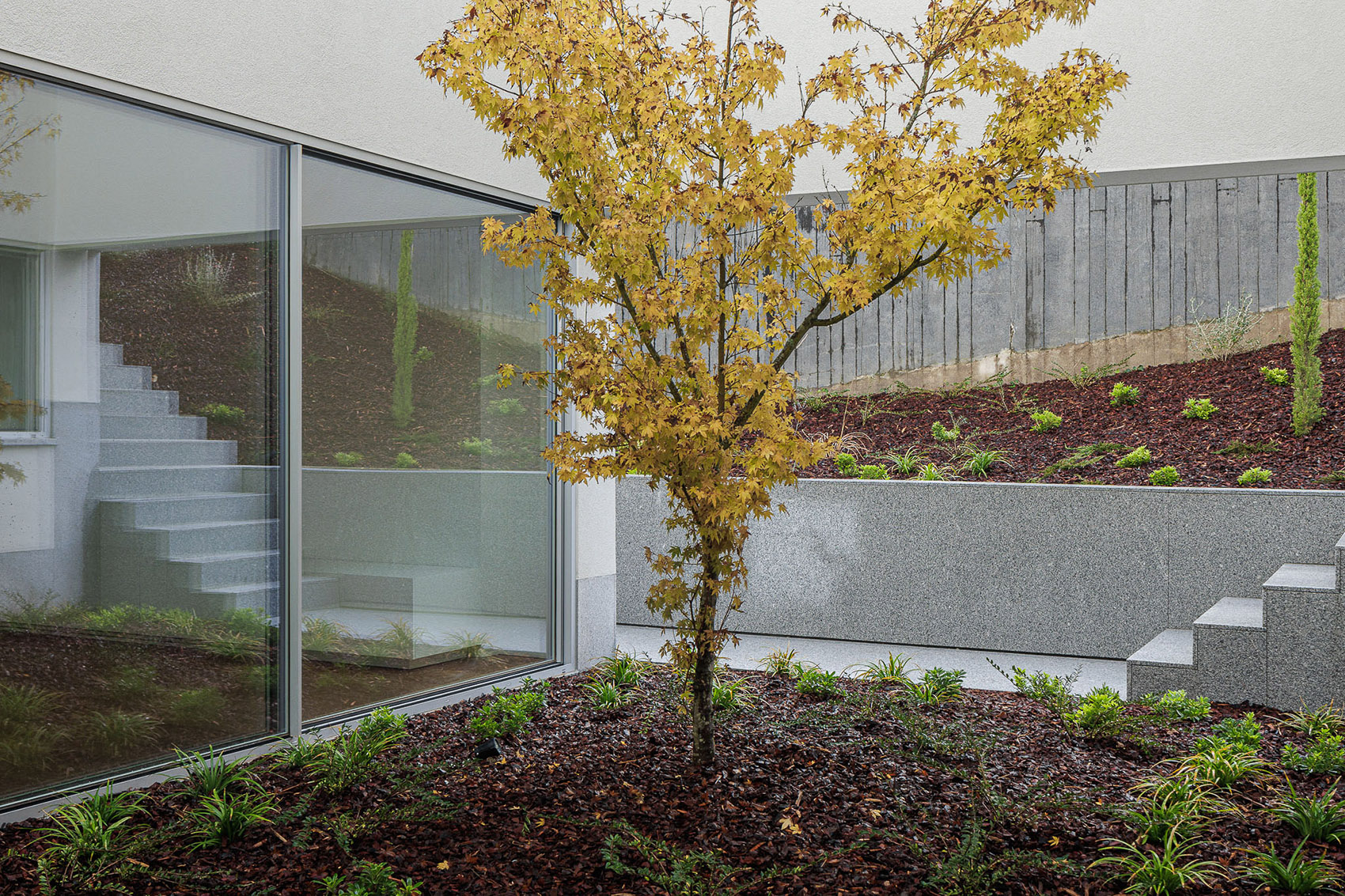House in Santa Marinha by Helder da Rocha Arquitectos - 谷德设计网