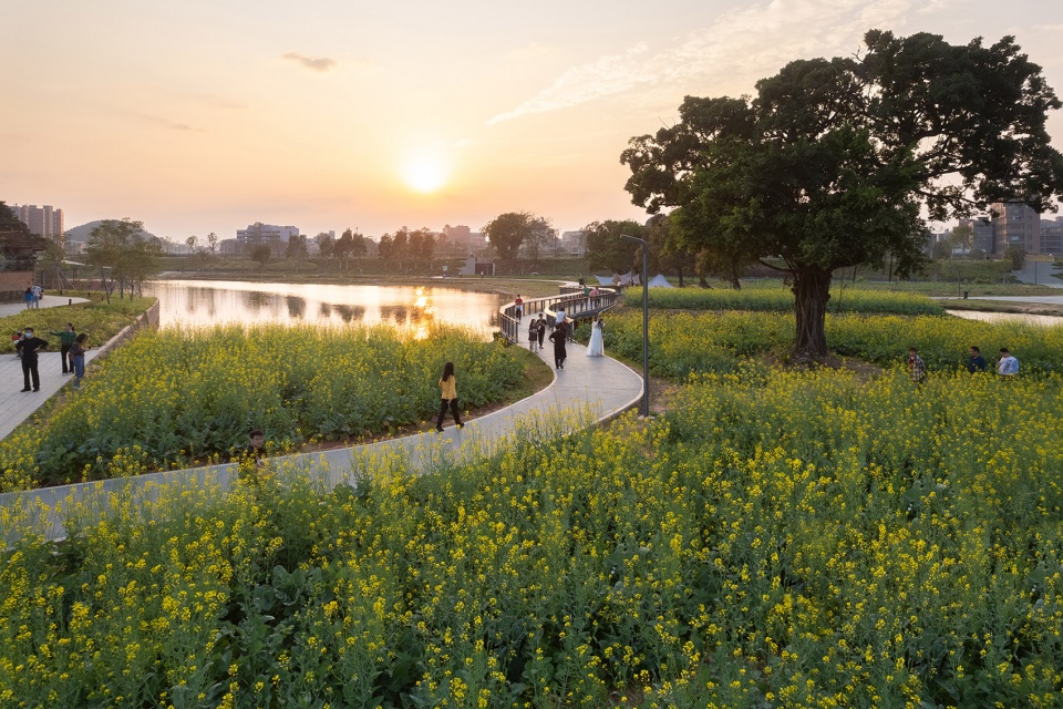 Organic renewal of the contiguous villages of Ding Peng and Huang by DONGDA SHENZHEN DESIGN CO LTD