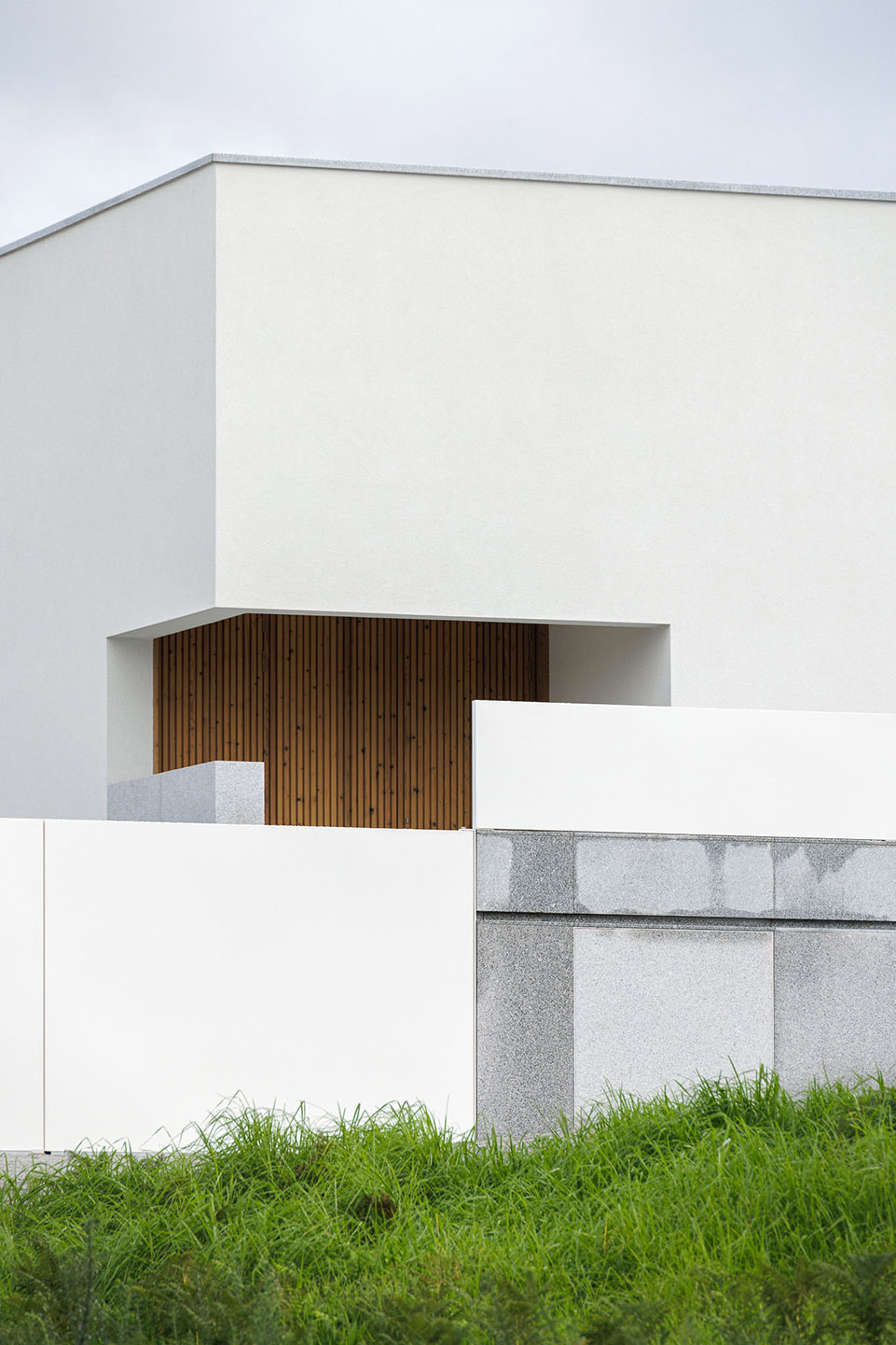 House in Santa Marinha by Helder da Rocha Arquitectos - 谷德设计网