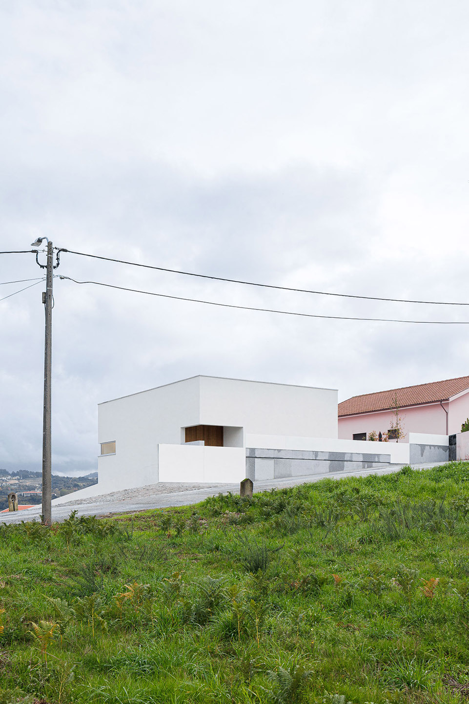 House in Santa Marinha by Helder da Rocha Arquitectos - 谷德设计网