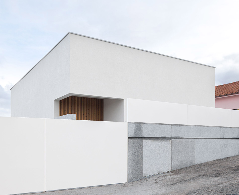 House in Santa Marinha by Helder da Rocha Arquitectos - 谷德设计网