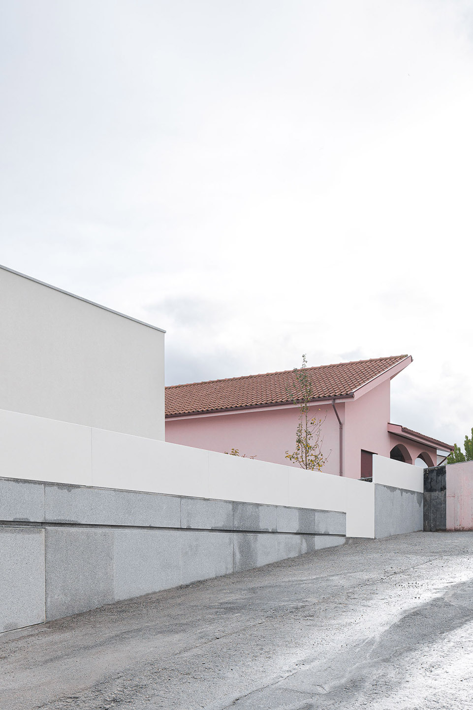 House in Santa Marinha by Helder da Rocha Arquitectos - 谷德设计网