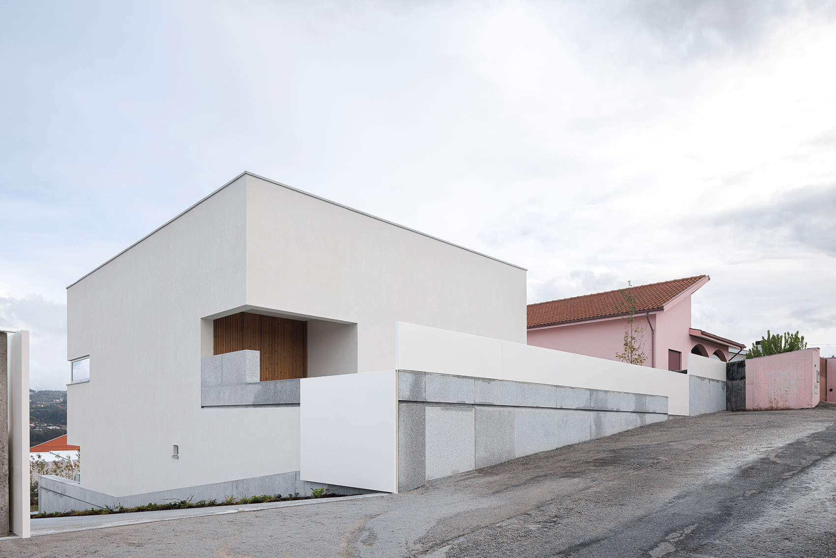 House in Santa Marinha by Helder da Rocha Arquitectos - 谷德设计网