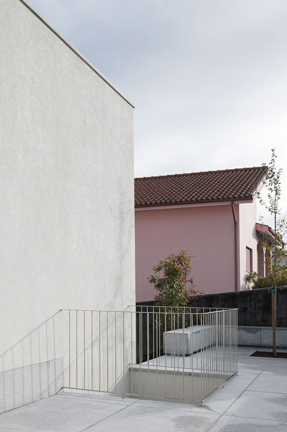 House in Santa Marinha by Helder da Rocha Arquitectos - 谷德设计网