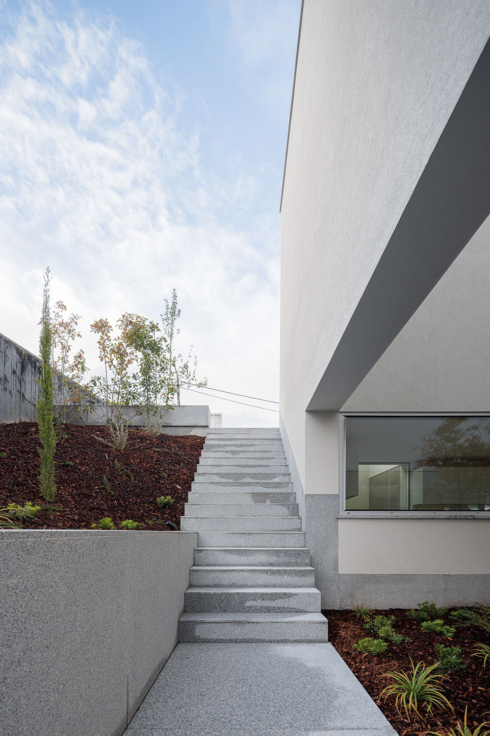 House in Santa Marinha by Helder da Rocha Arquitectos - 谷德设计网