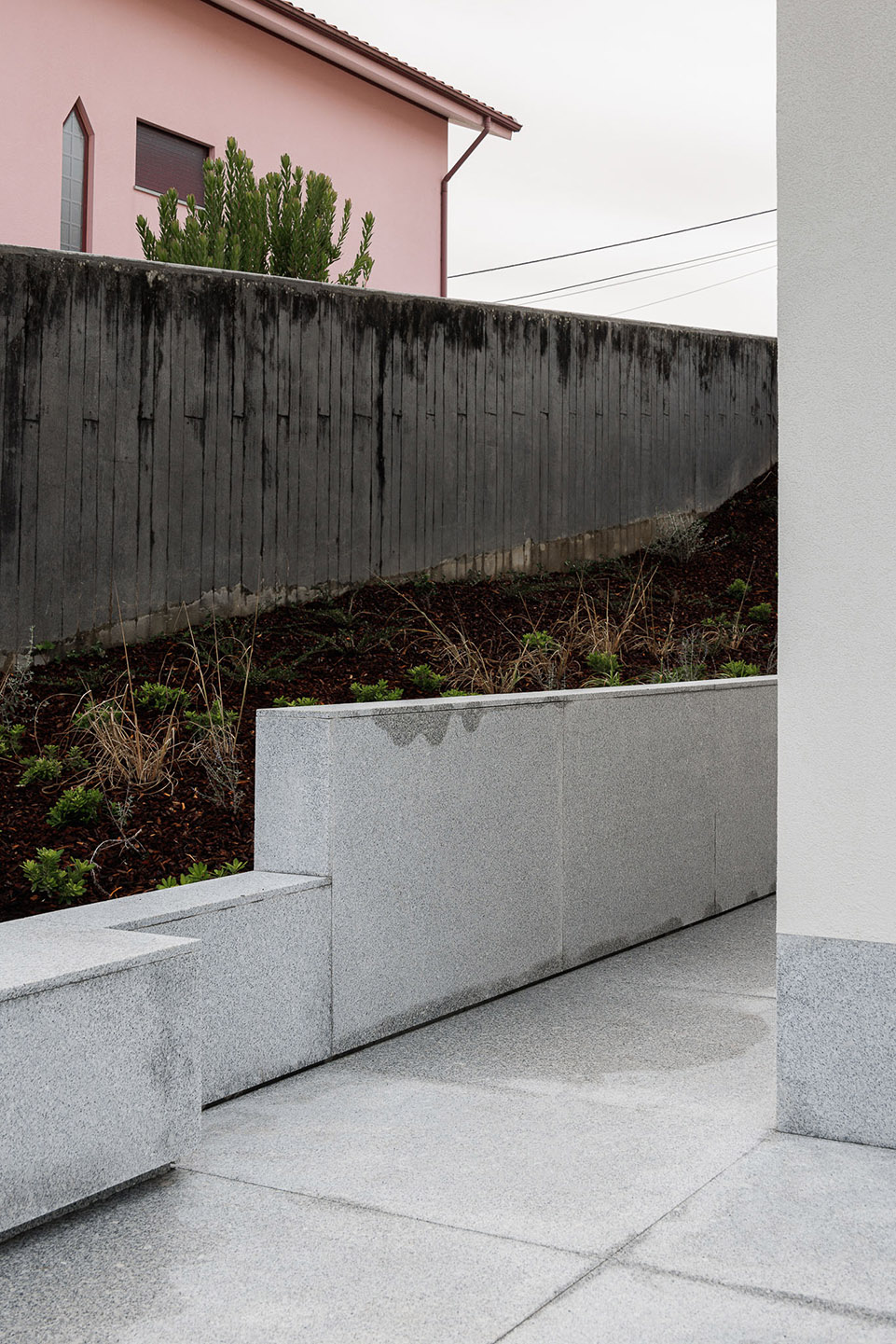 House in Santa Marinha by Helder da Rocha Arquitectos - 谷德设计网