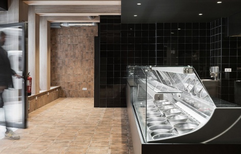 "Homemade food to take away”快餐店，西班牙 / Nan Arquitectos