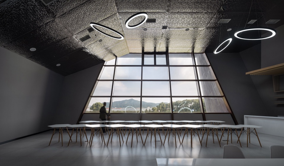 yangtze river crossing campaign memorial park by atelier zhou ling