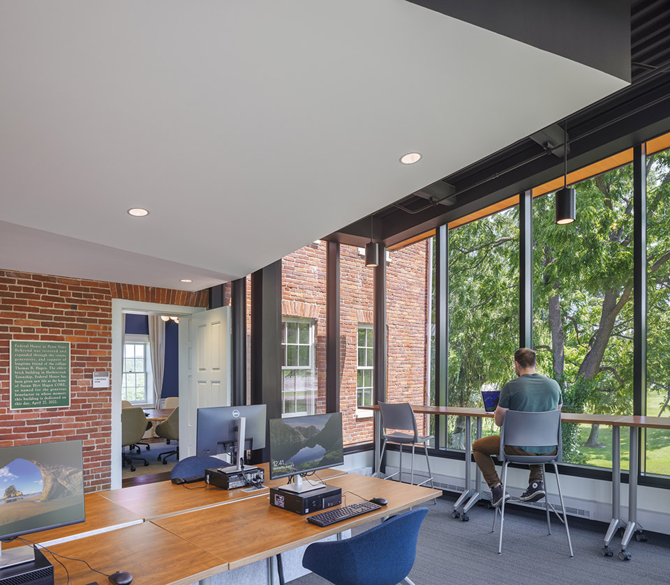 Penn State Behrend Federal House by GBBN 谷德设计网