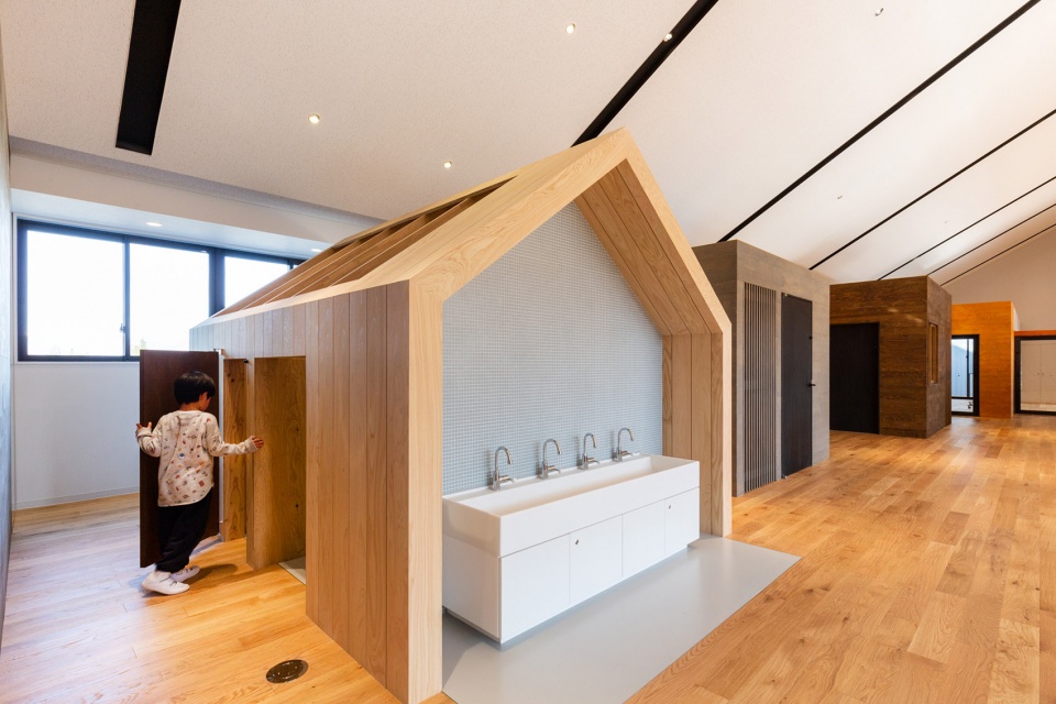 ub nursery by hibinosekkei youji no shiro kids design labo