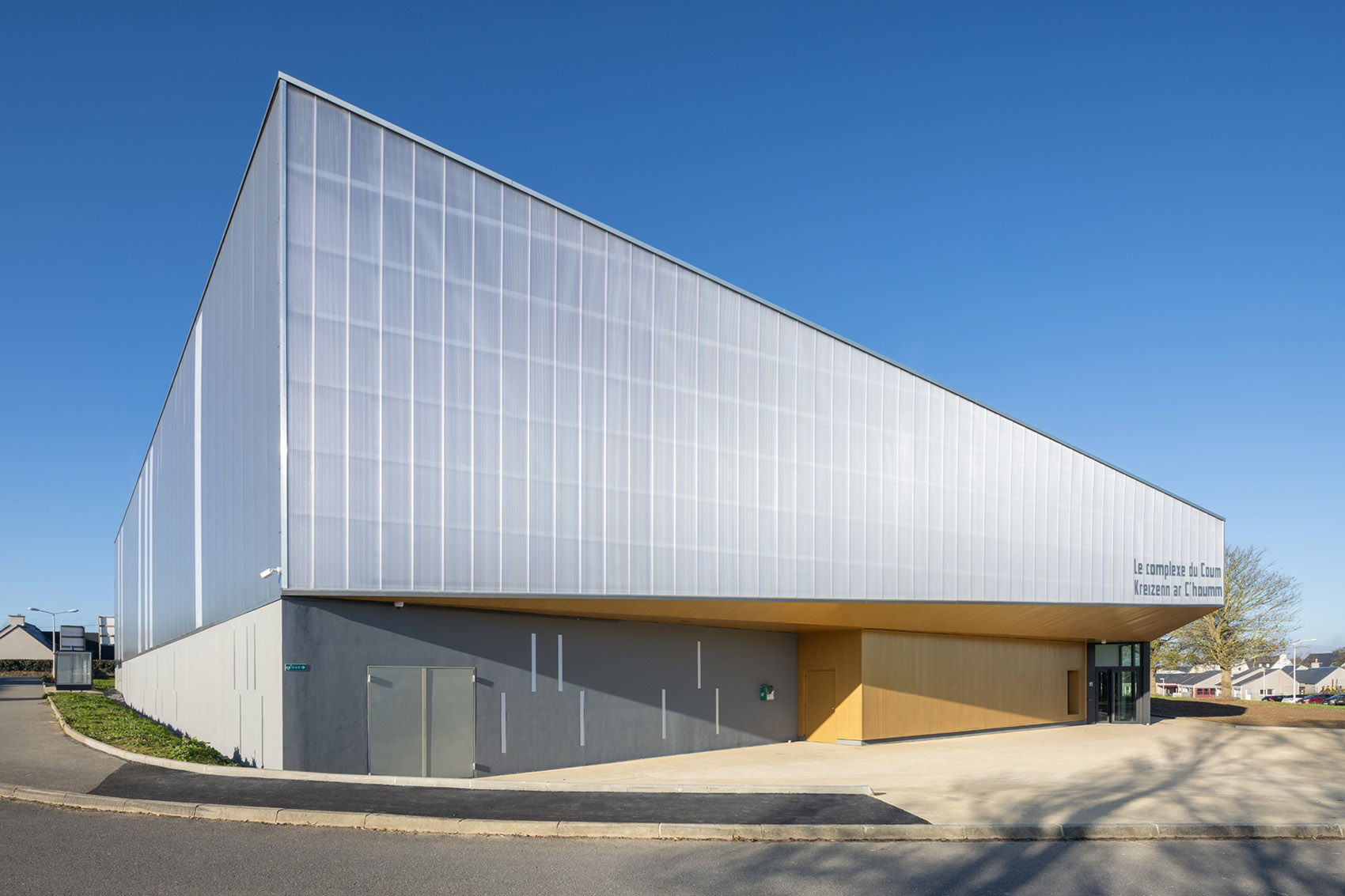 Renovation and extension of the Coum sports complex by ENO Architectes