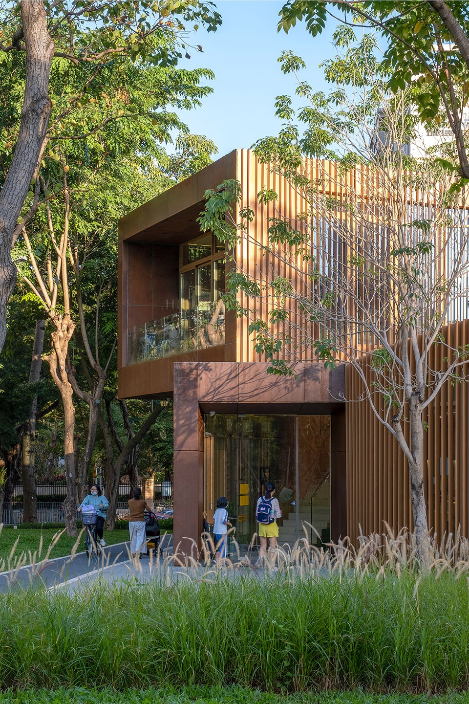 Serpentine Bookhouse China by ATELIER XI