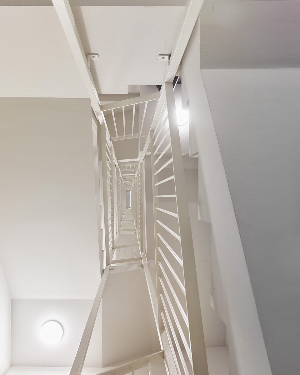 Casa Calipso Milan by Degli Esposti Architetti