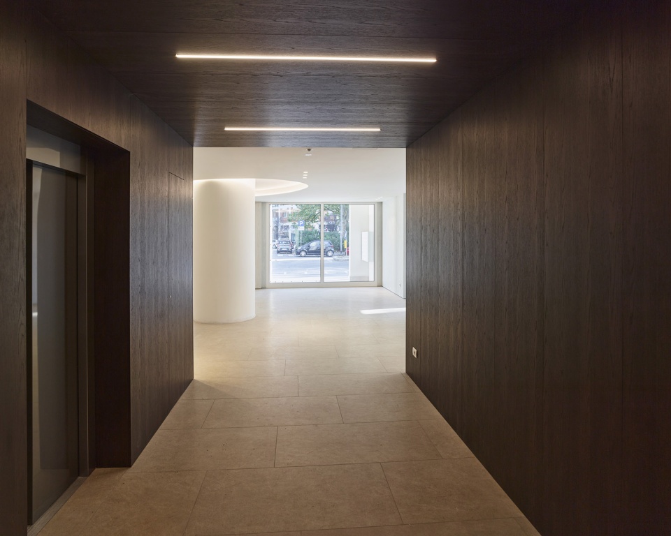Casa Calipso Milan by Degli Esposti Architetti