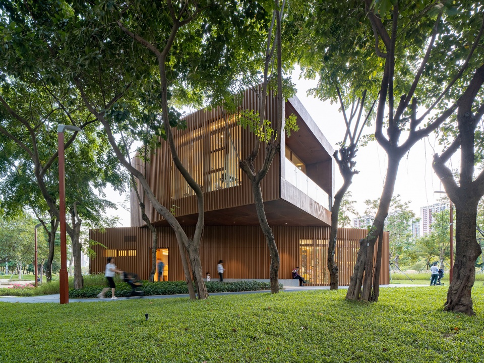Serpentine Bookhouse China by ATELIER XI