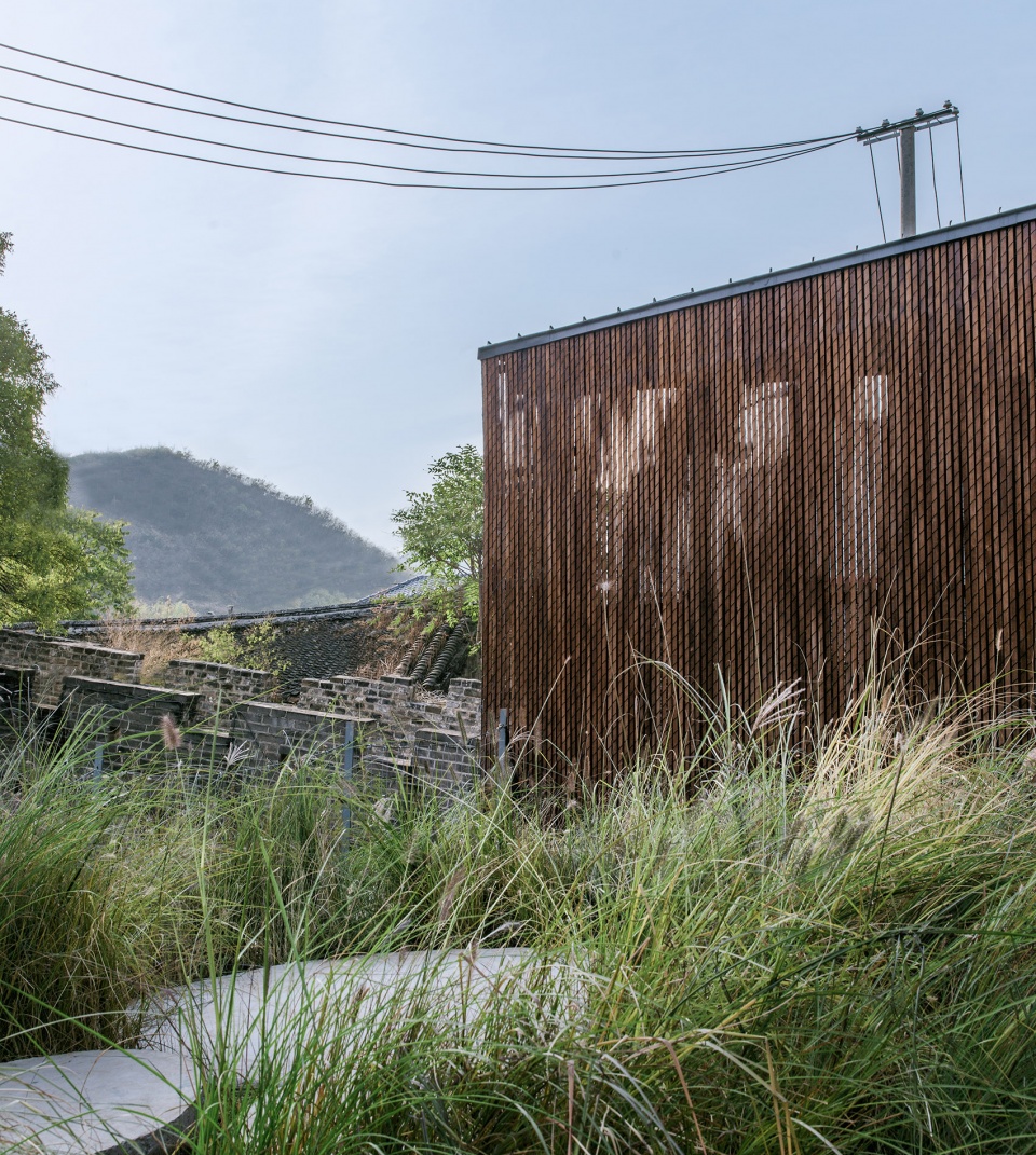 chaos is a ladder by dl atelier
