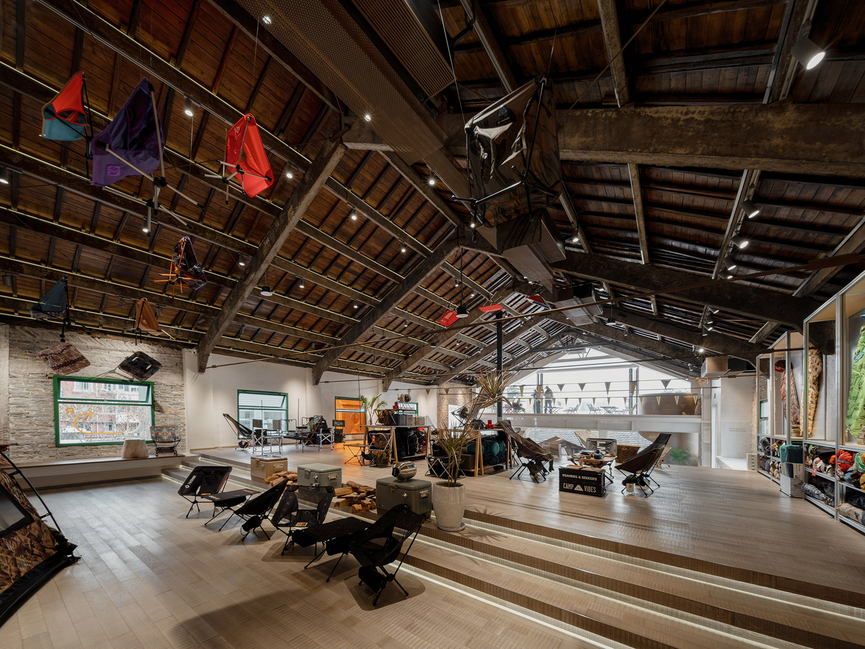 BACKROAD Outdoor collection shop by Hangzhou Guantang Interior Design