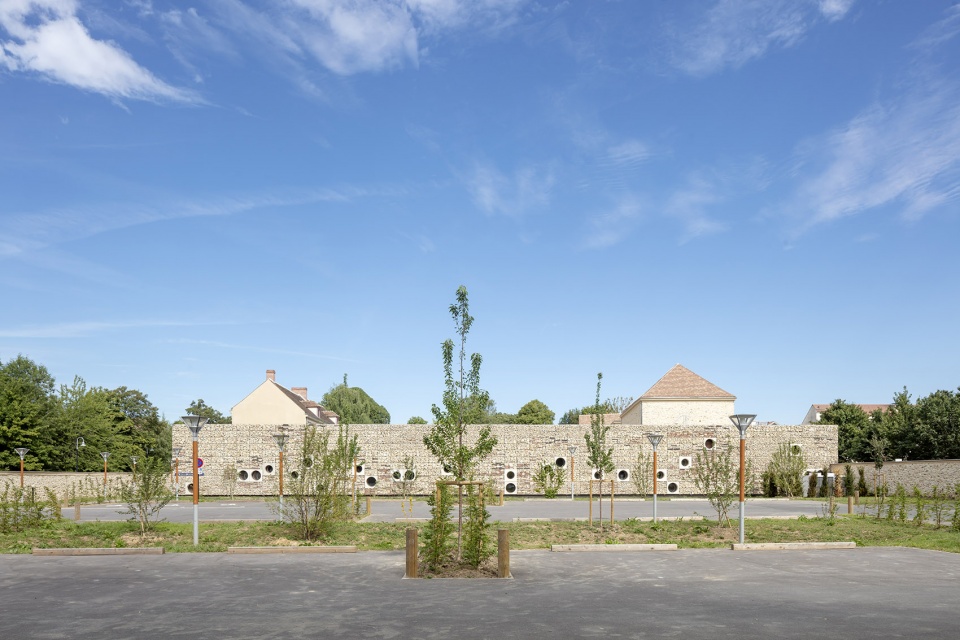 Chessy cultural centre by Opus 5 architectes