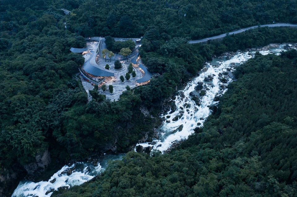 tourist center of huangguoshu scenic area by caupdaepatsc
