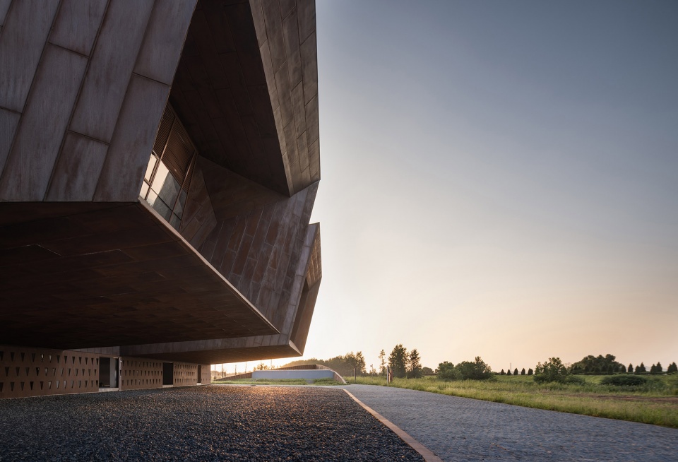 yangtze river crossing campaign memorial park by atelier zhou ling
