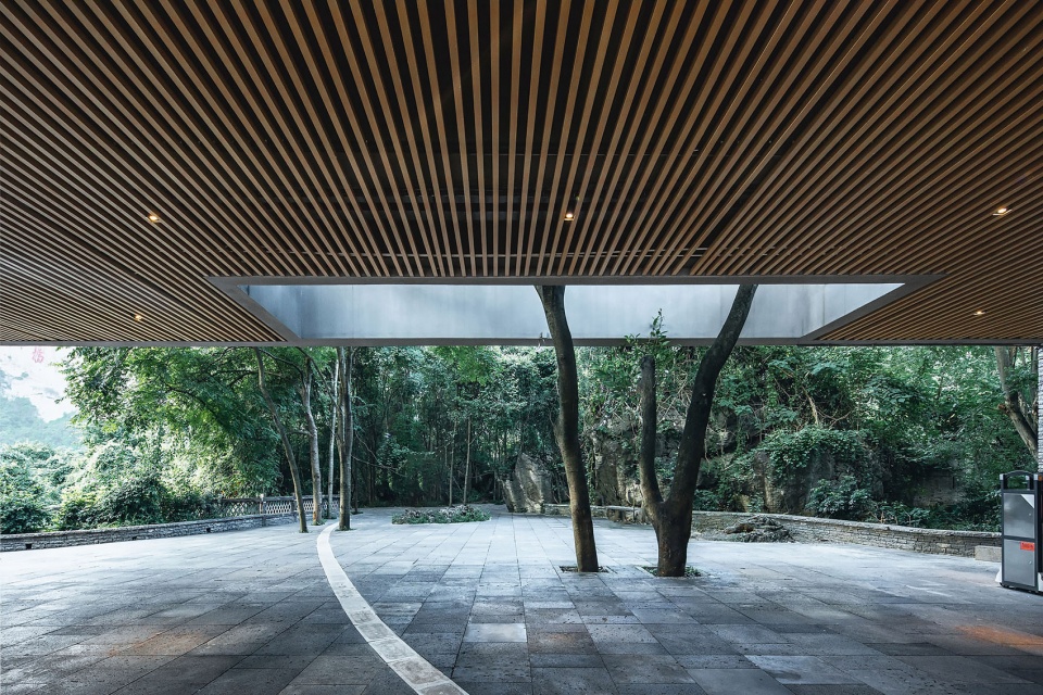tourist center of huangguoshu scenic area by caupdaepatsc