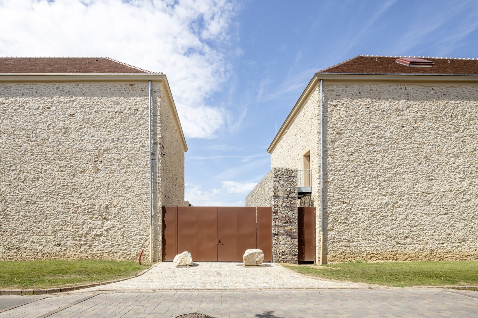 Chessy cultural centre by Opus 5 architectes