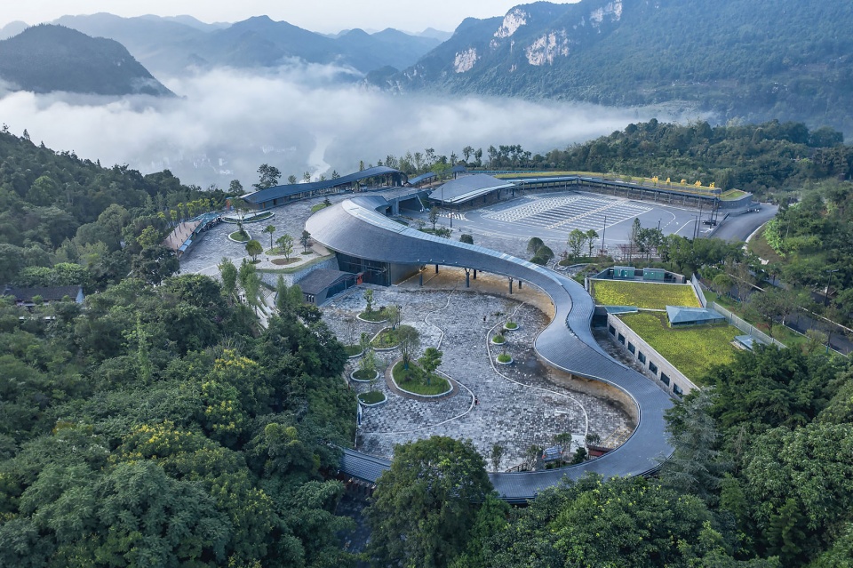 tourist center of huangguoshu scenic area by caupdaepatsc