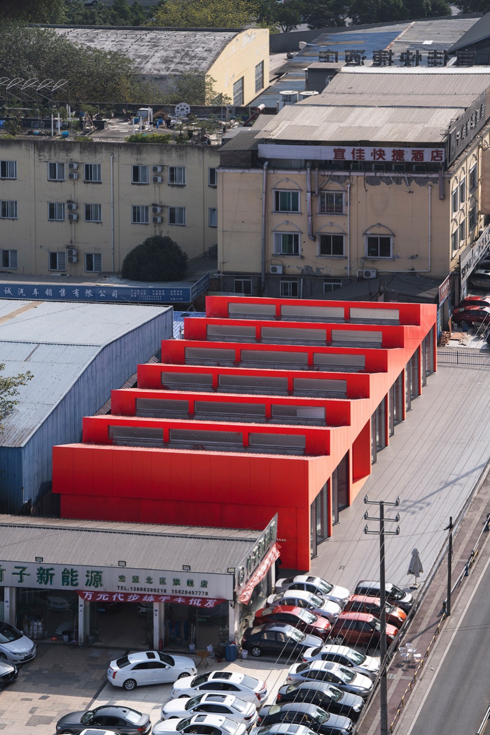 chengdu hongmeng car showroom by clou